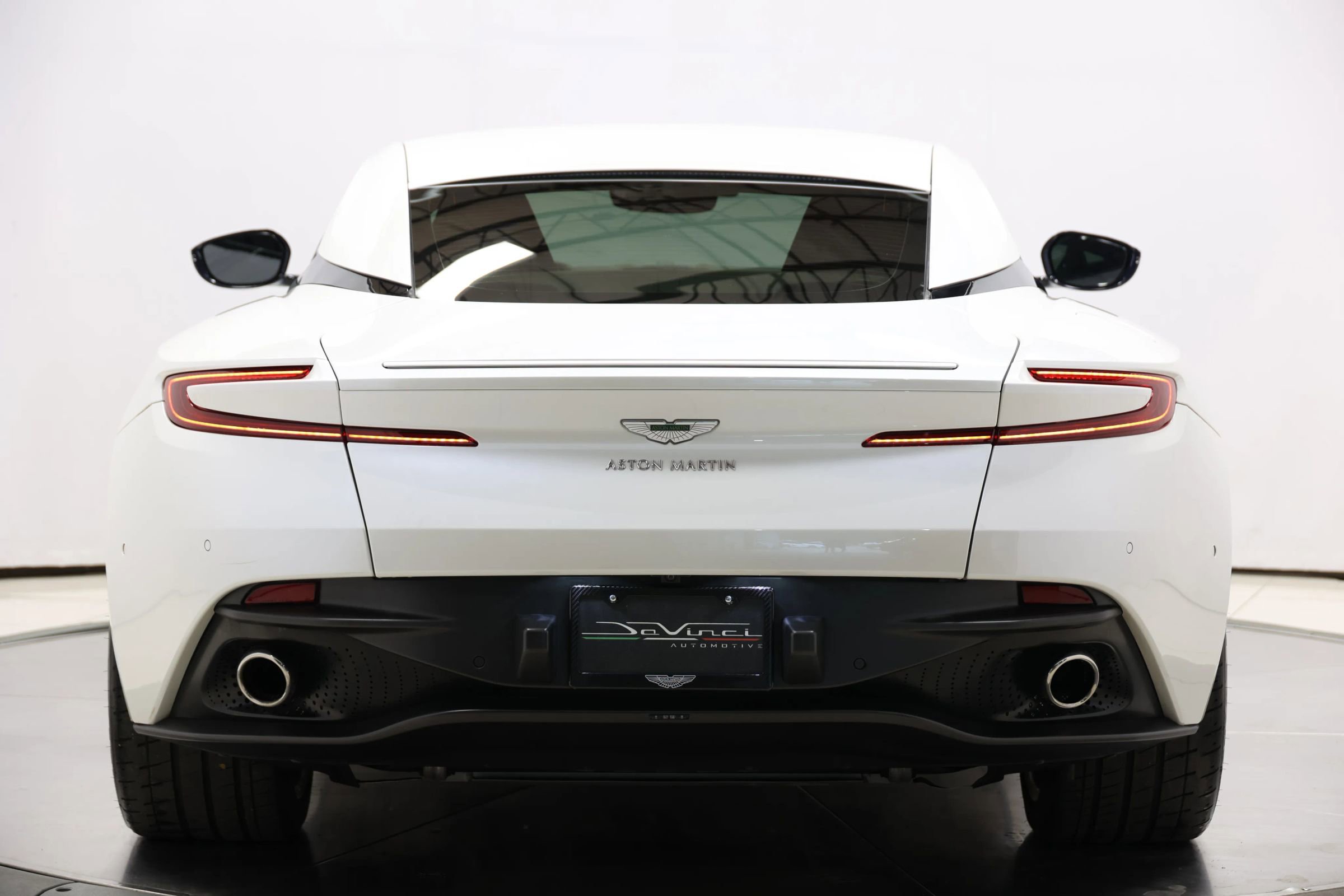 Used 2018 Aston Martin DB11 Coupe image 48