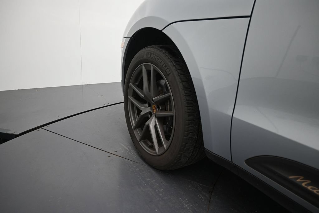 Used 2024 Porsche Macan Turbo AWD/4WD image 11