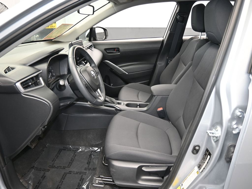 Used 2023 Toyota Corolla Cross LE image 11