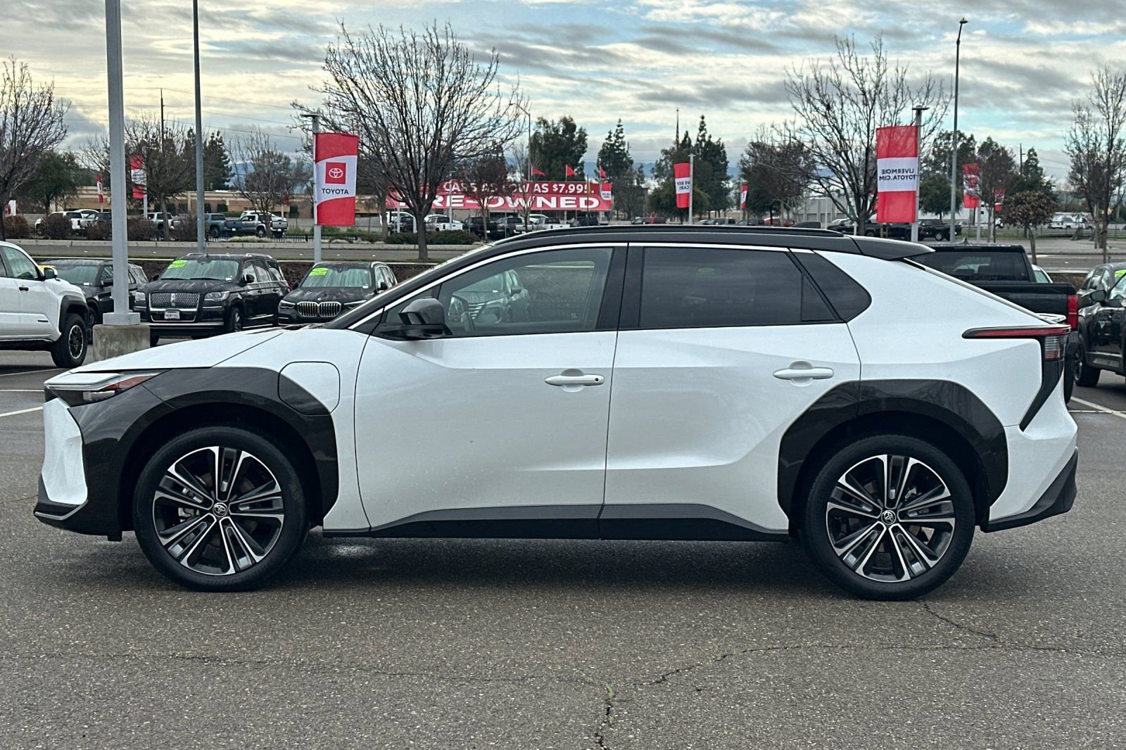 Used 2023 Toyota bZ4X Limited image 8