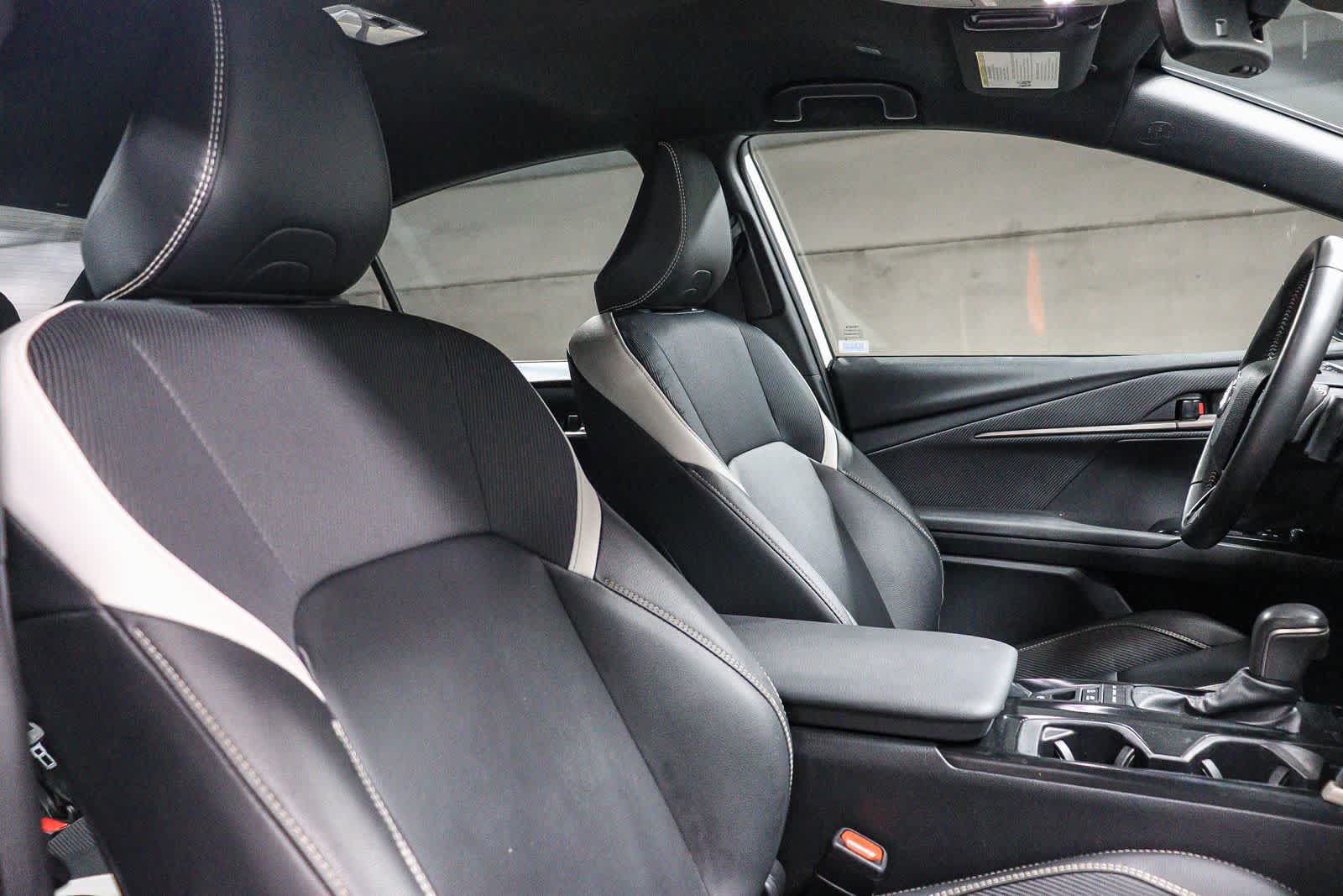 Used 2025 Toyota Camry SE w/ Convenience Package FWD image 14