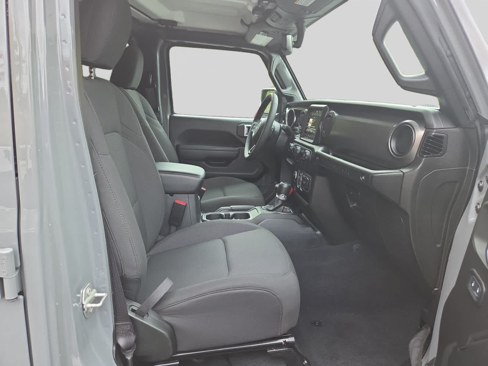 Used 2023 Jeep Wrangler Unlimited AWD/4WD image 34