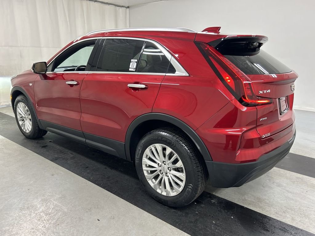 Used 2024 Cadillac XT4 Luxury w/ Cold Weather Package image 7