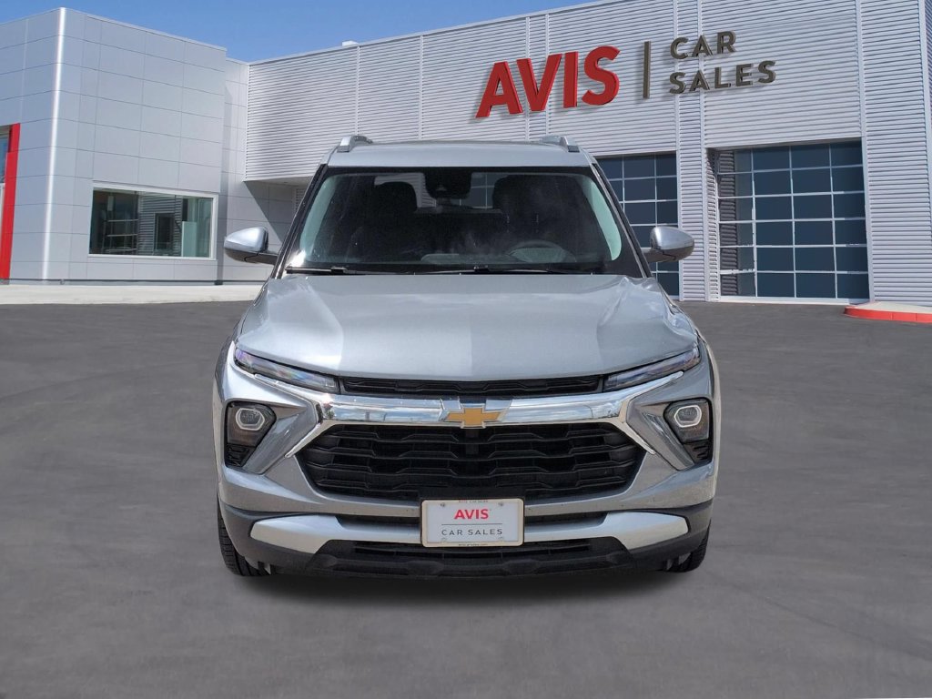 Used 2025 Chevrolet TrailBlazer LT AWD/4WD image 2