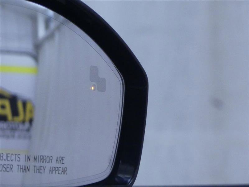 Used 2019 Land Rover Range Rover Velar R-Dynamic HSE image 34