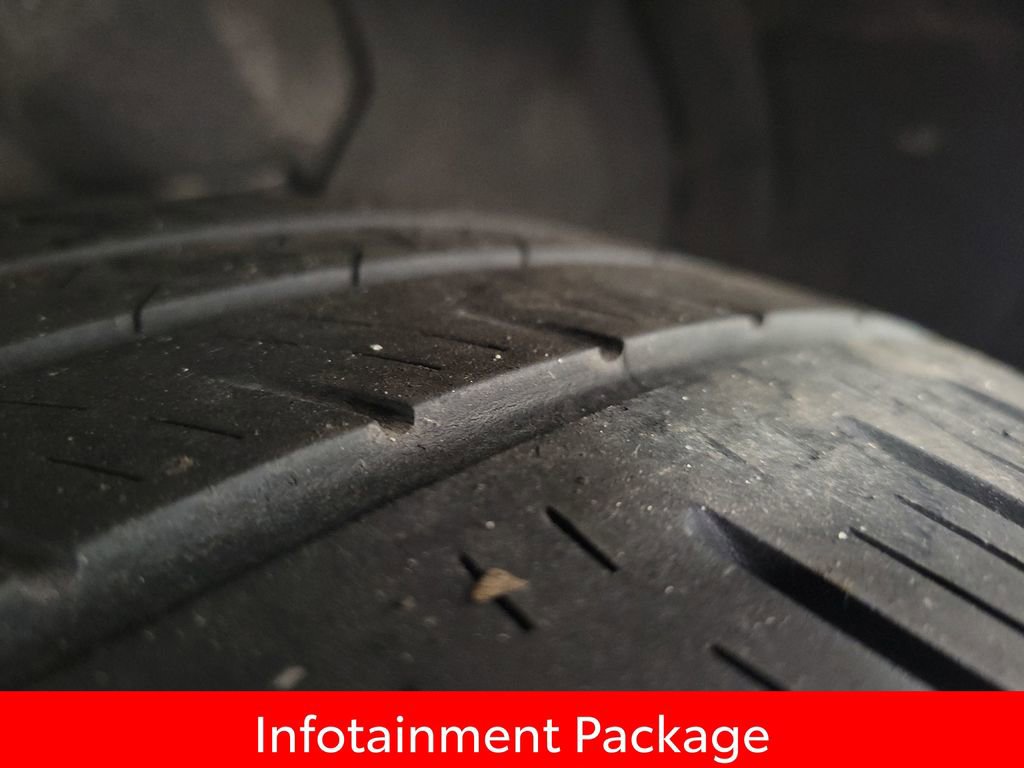 Used 2023 Chevrolet Equinox RS w/ RS Leather Package FWD image 11