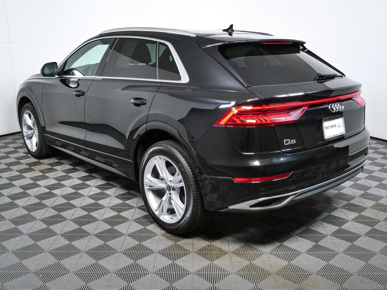 Used 2023 Audi Q8 Premium w/ Convenience Package AWD/4WD image 30