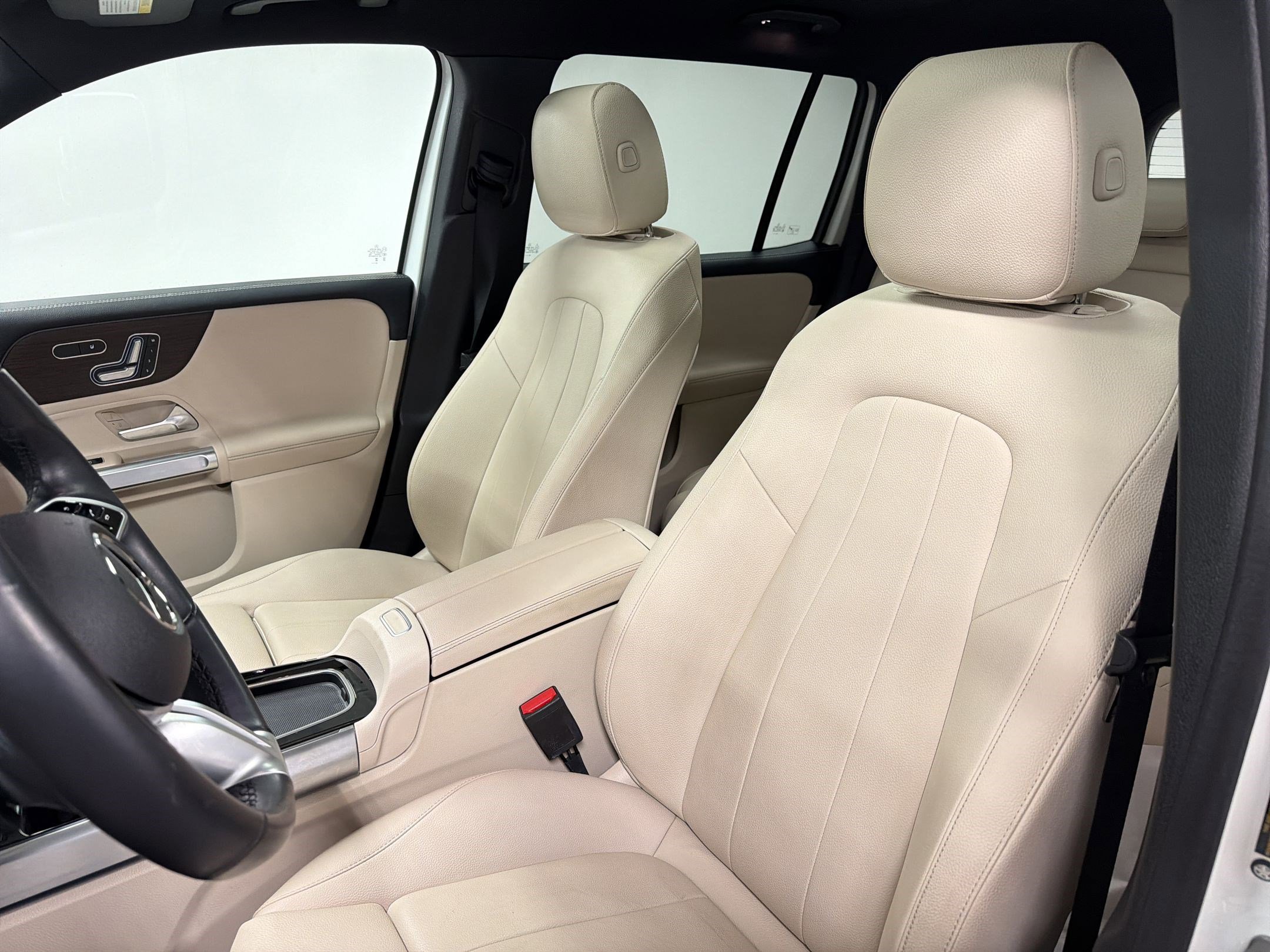 Used 2025 Mercedes-Benz GLB 250 image 21