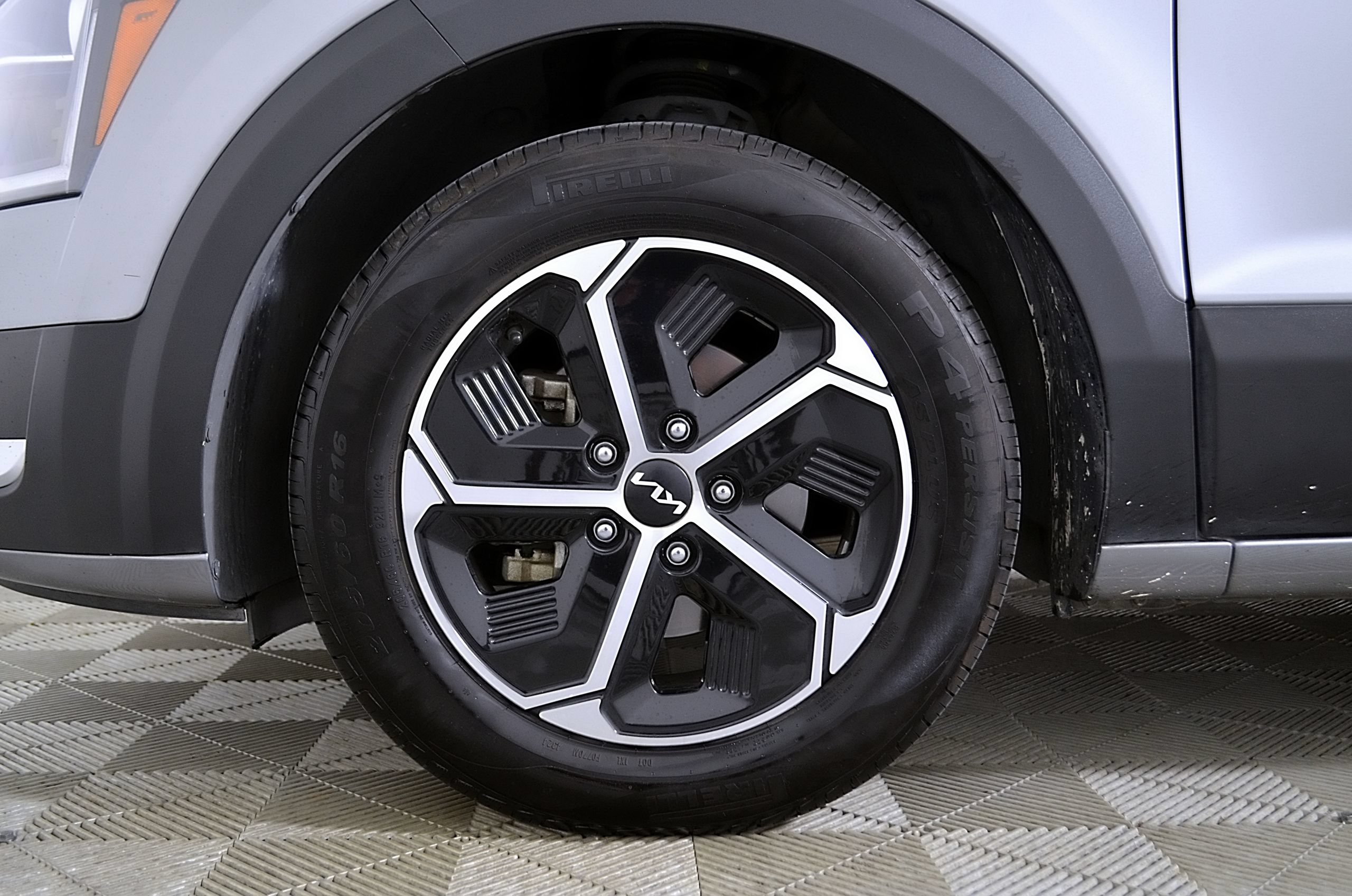 Used 2023 Kia Niro LX FWD image 11