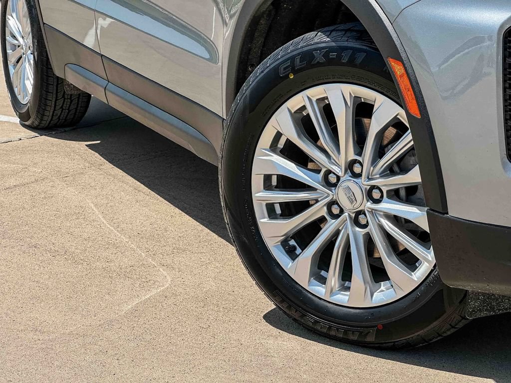 Used 2024 Cadillac XT4 Luxury w/ Cold Weather Package FWD image 9