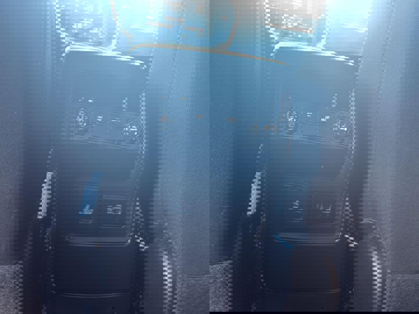 Used 2023 GMC Acadia SLE w/ Driver Convenience Package image 15