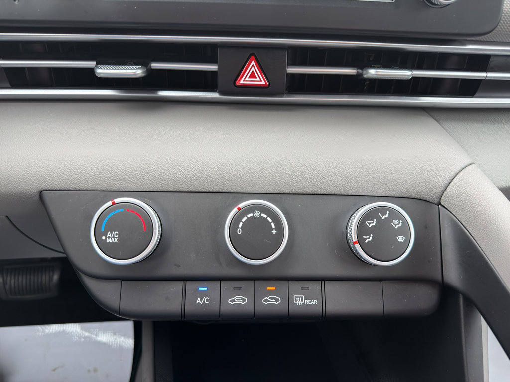 Certified 2024 Hyundai Elantra SE FWD image 14