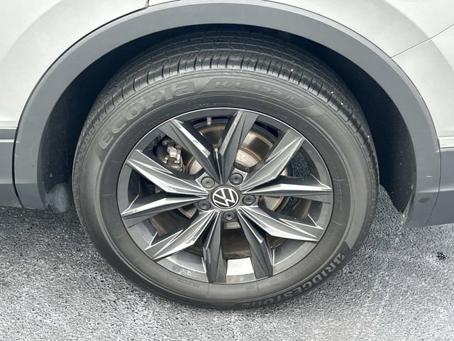 Used 2024 Volkswagen Tiguan SE AWD/4WD image 14