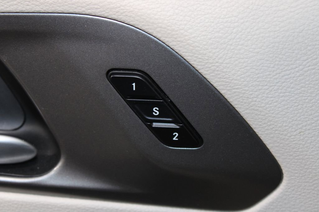 Used 2024 Chrysler Pacifica Touring-L image 41