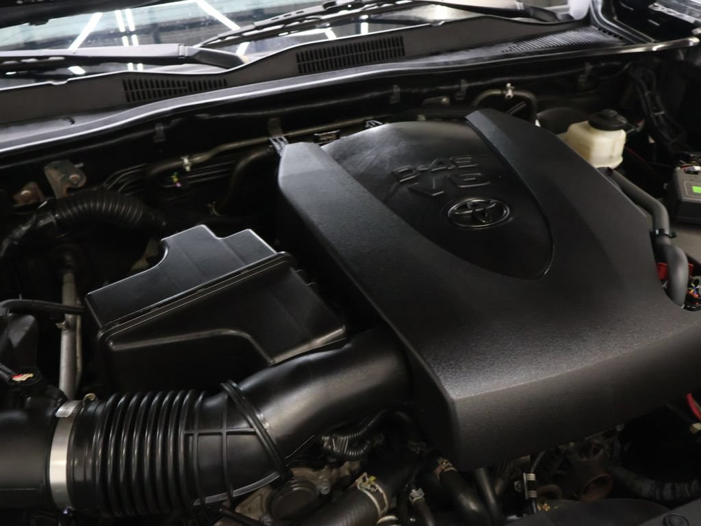 Used 2020 Toyota Tacoma SR5 AWD/4WD image 28