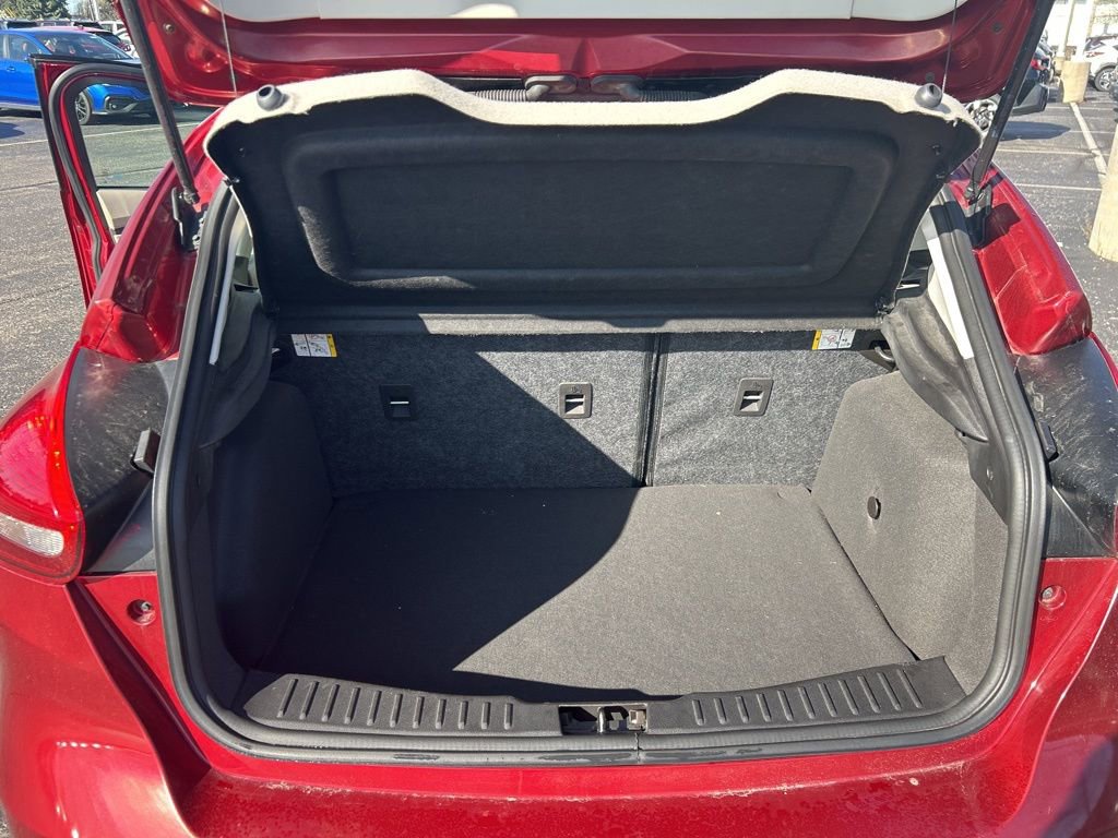 Used 2015 Ford Focus SE w/ SE Cold Weather Package image 13