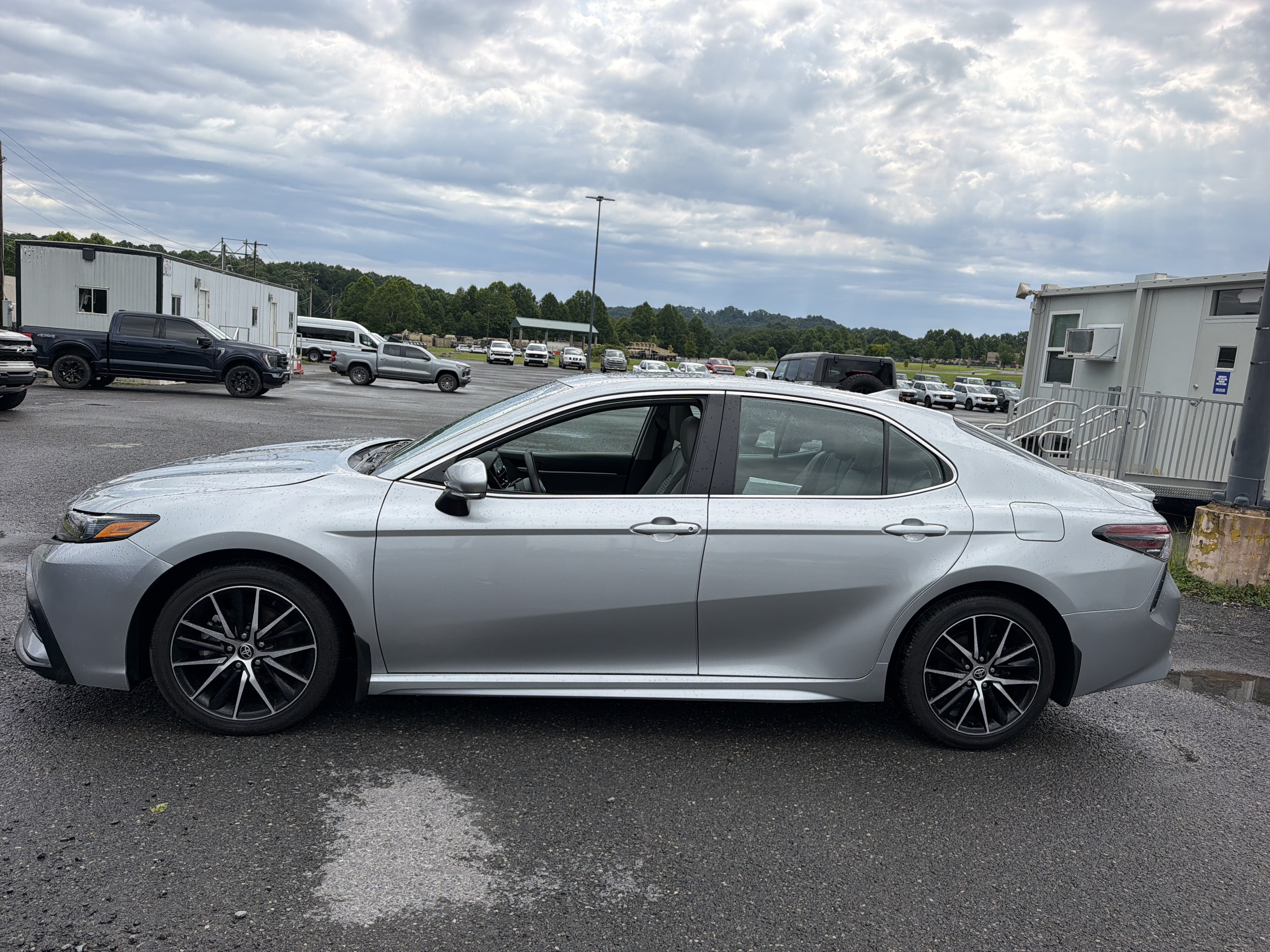 Used 2024 Toyota Camry SE w/ Cold Weather Package AWD/4WD image 8