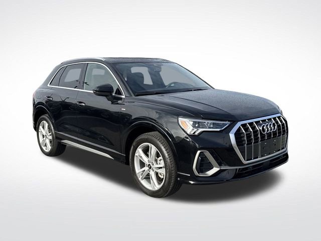 Used 2022 Audi Q3 2.0T Premium Plus w/ Premium Plus Package image 7