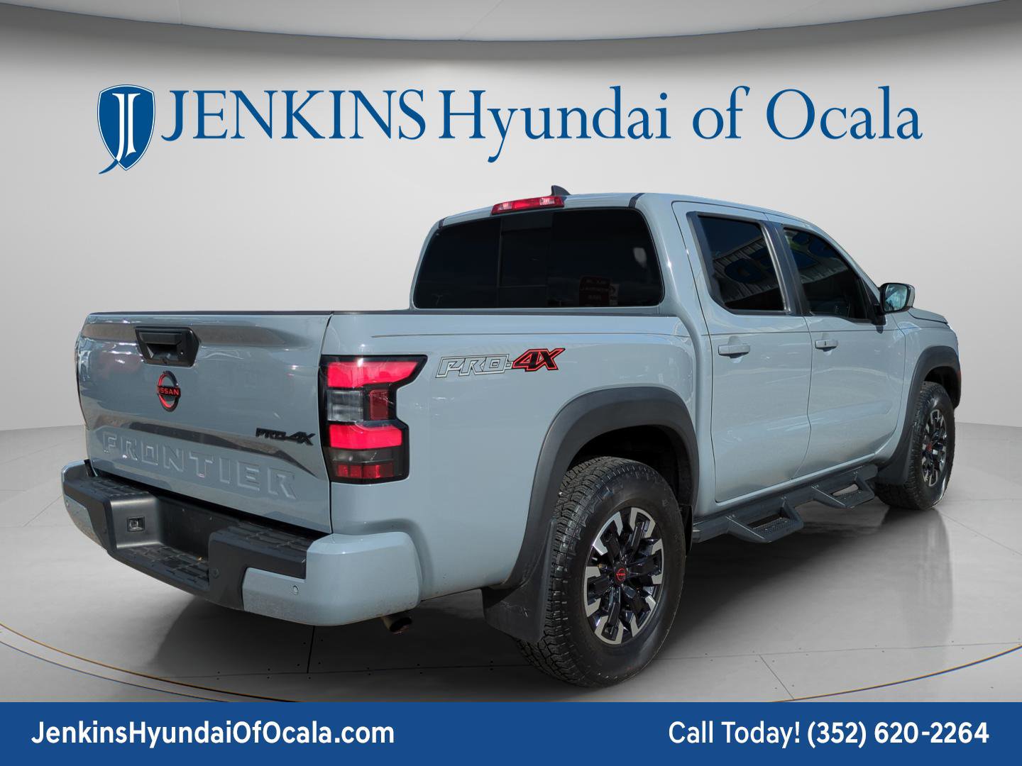 Used 2024 Nissan Frontier PRO-4X w/ Technology Package image 3