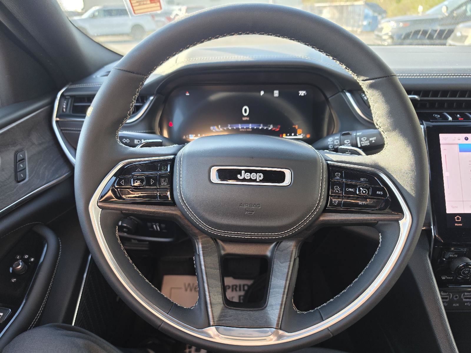 Used 2024 Jeep Grand Cherokee L Overland AWD/4WD image 11