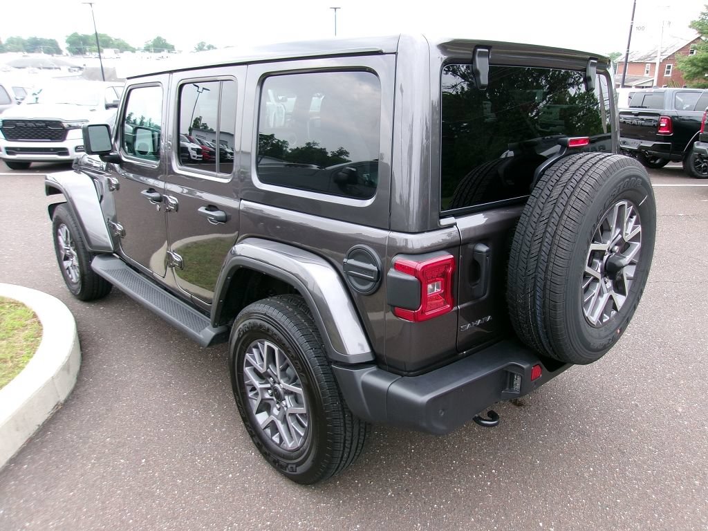 Certified 2025 Jeep Wrangler Unlimited Sahara w/ Safety Group AWD/4WD image 4