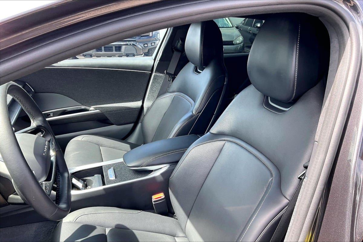 Used 2024 Lucid Air Pure RWD image 22