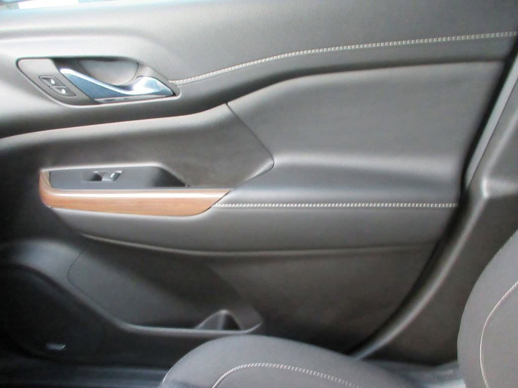 Certified 2023 GMC Acadia SLE w/ Driver Convenience Package image 31