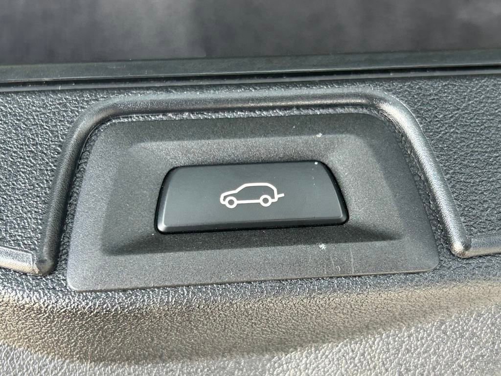 Used 2021 BMW X5 M w/ Executive Package image 59