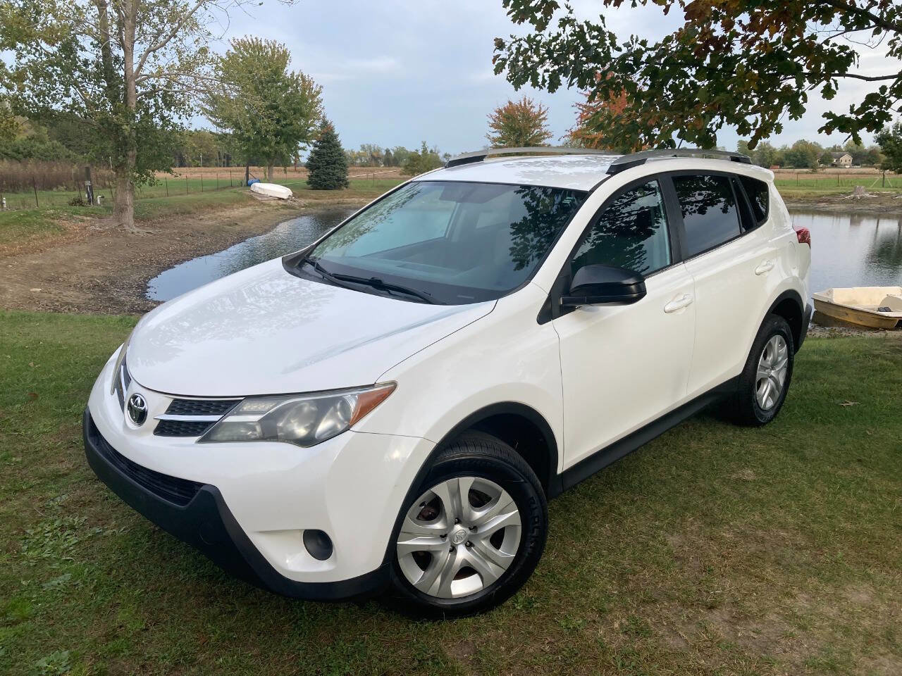 Used 2015 Toyota RAV4 LE image 1