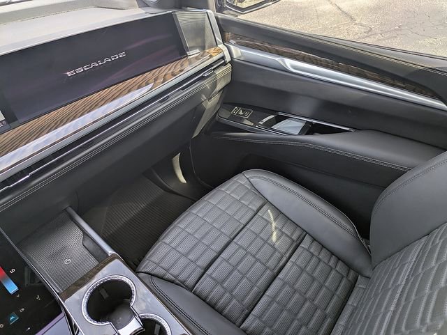 Certified 2025 Cadillac Escalade Sport Platinum w/ LPO, Floor Liner Package AWD/4WD image 21