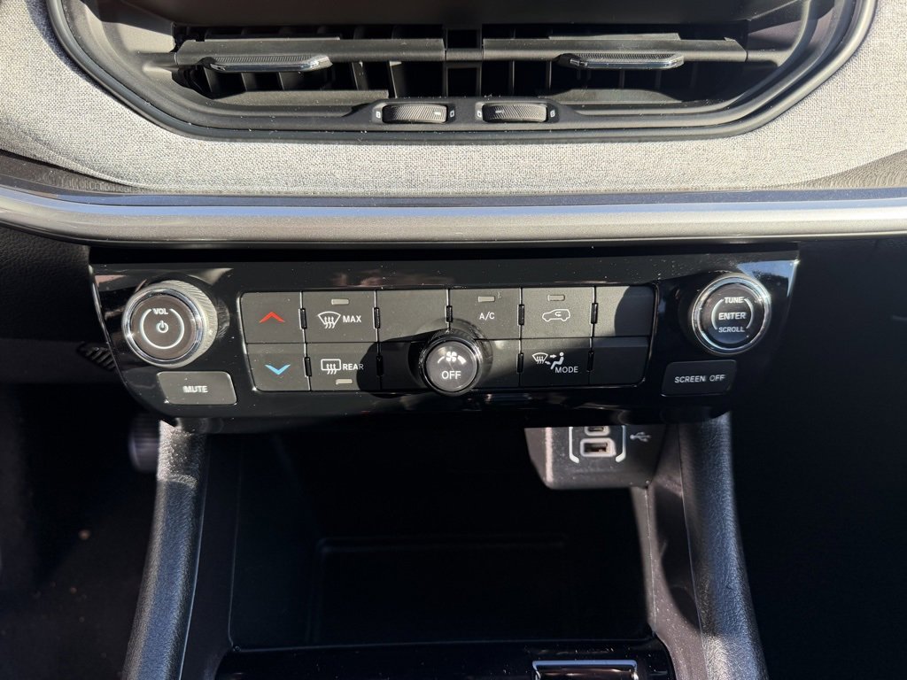 Used 2024 Jeep Compass Latitude image 22