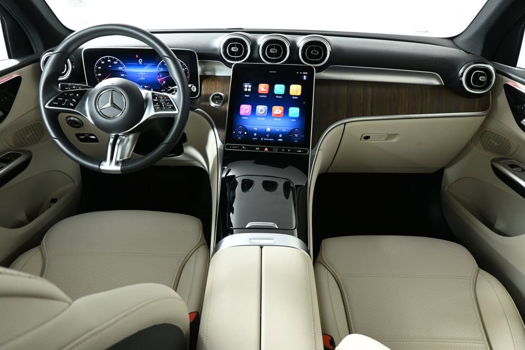 Certified 2025 Mercedes-Benz GLC 300 4MATIC image 4