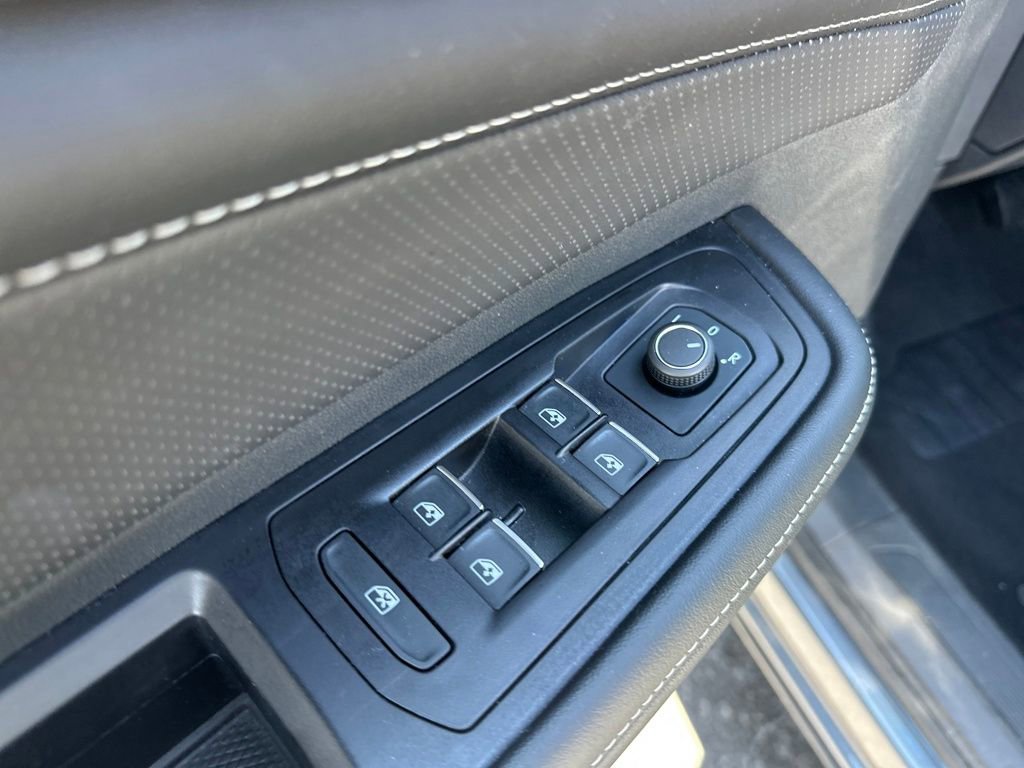 Used 2025 Volkswagen Atlas Cross Sport SE image 14