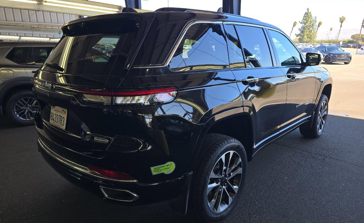 Used 2022 Jeep Grand Cherokee Overland w/ Advanced Protech Group III image 4