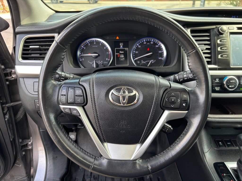 Used 2014 Toyota Highlander XLE FWD image 39