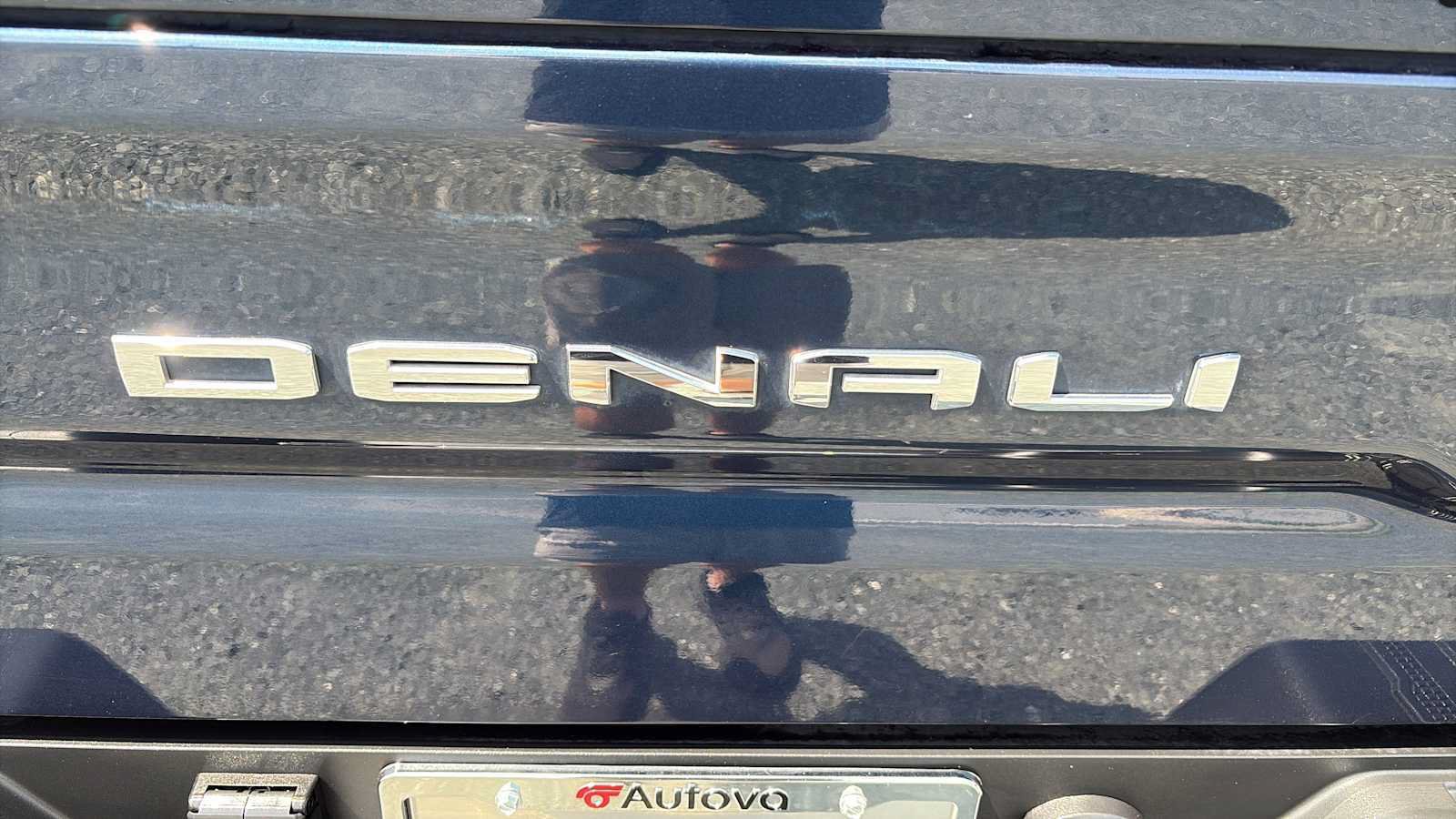 Used 2023 GMC Sierra 1500 Denali w/ Denali Reserve Package AWD/4WD image 13