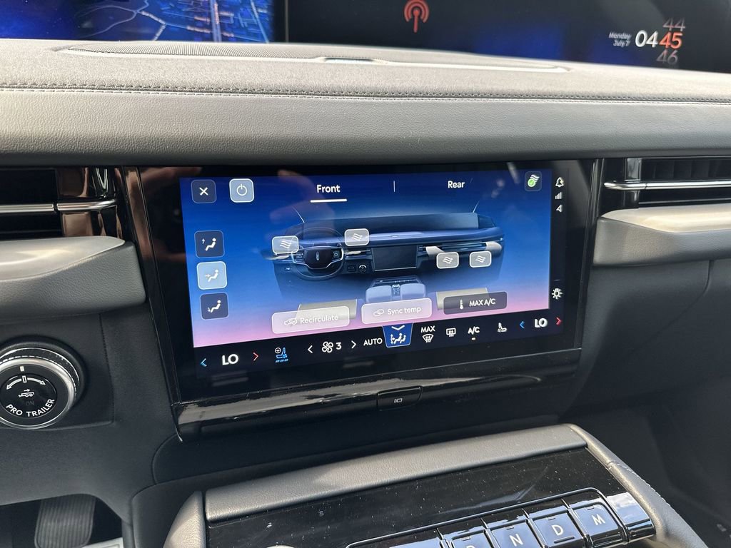 New 2025 Lincoln Navigator Reserve AWD/4WD image 19