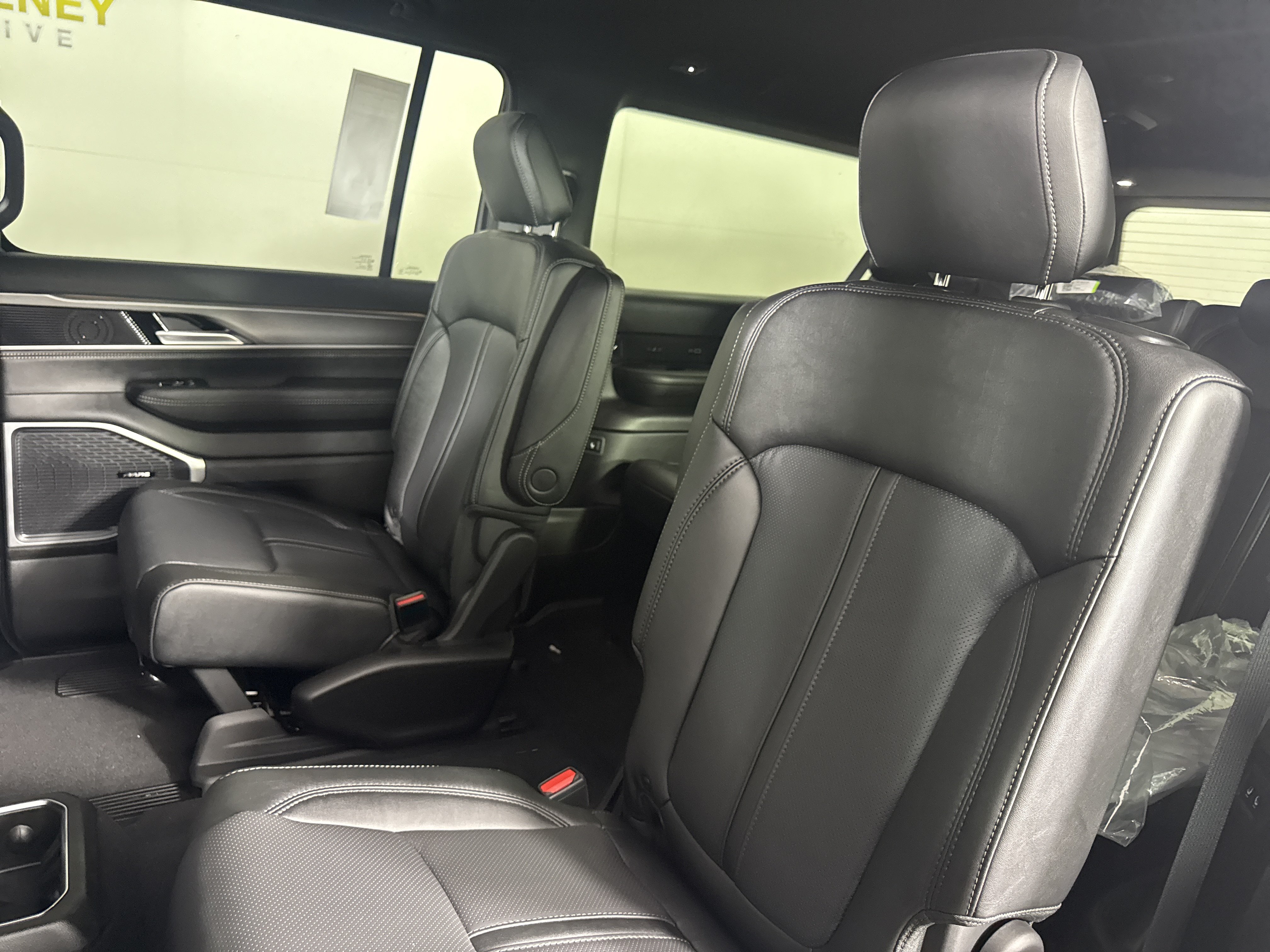 New 2026 Jeep Grand Wagoneer L Limited AWD/4WD image 13