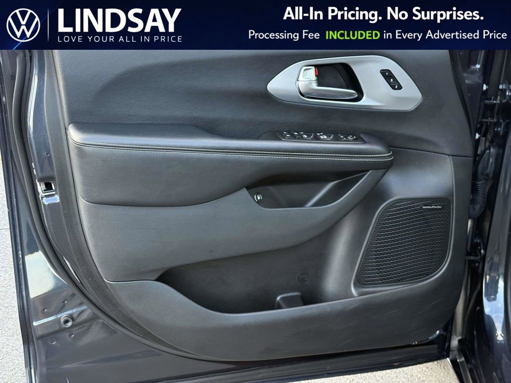 Used 2019 Chrysler Pacifica Limited w/ Advanced Safetytec Group FWD image 9