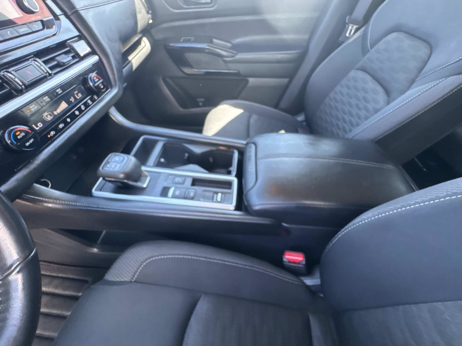 Used 2025 Nissan Pathfinder SV FWD image 24