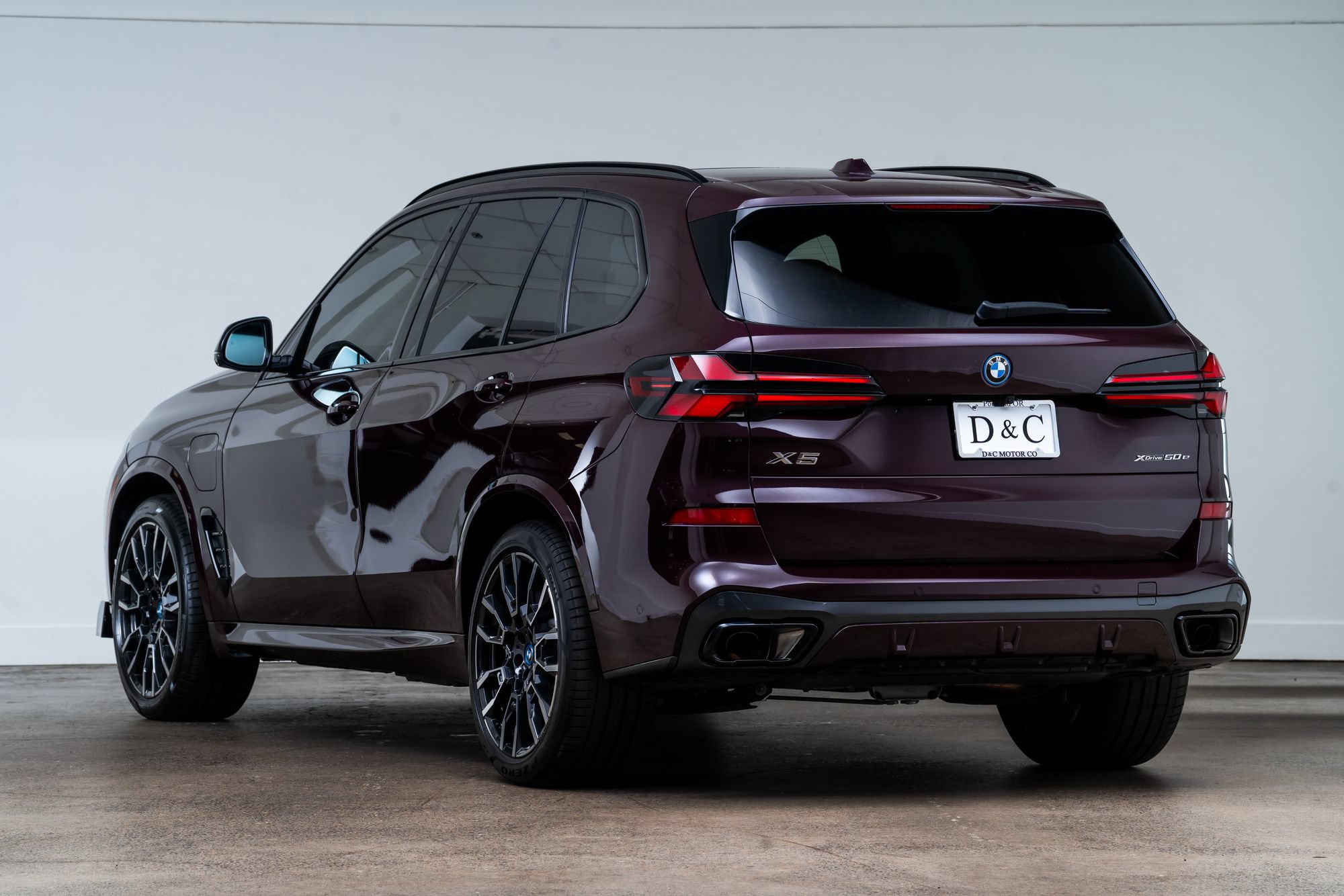Used 2025 BMW X5 xDrive50e w/ Executive Package AWD/4WD image 5