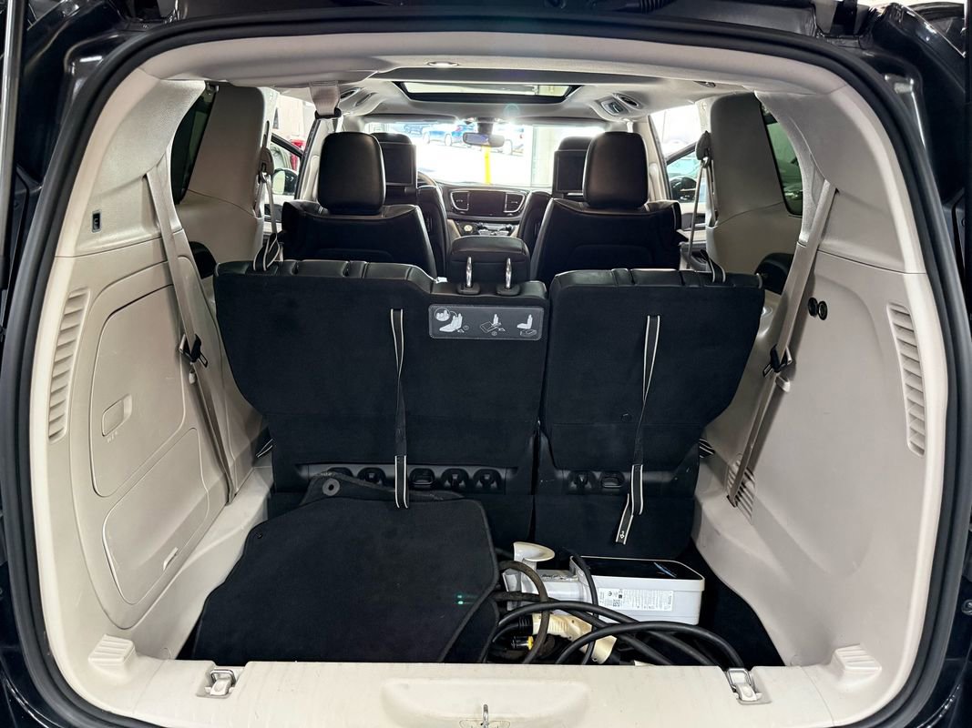 Used 2020 Chrysler Pacifica Limited FWD image 17