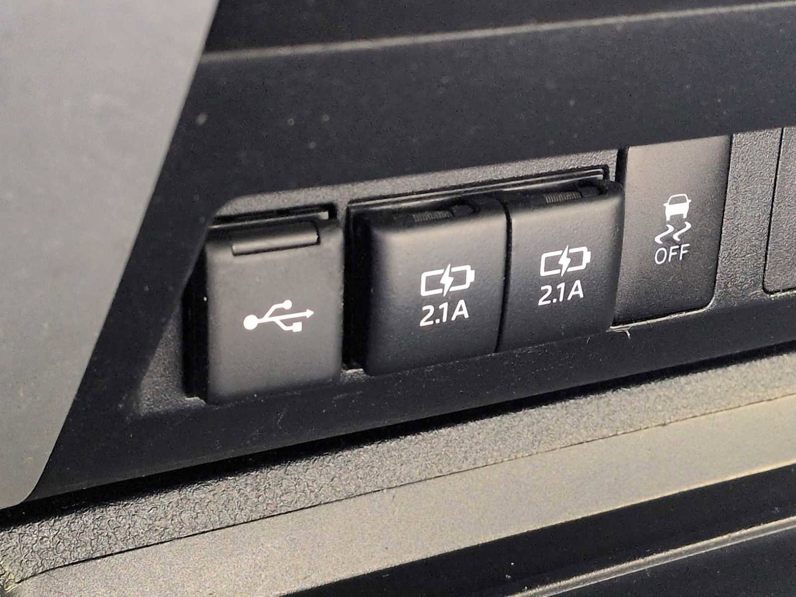 Used 2020 Toyota Tundra SR5 w/ SR5 Upgrade Package image 31