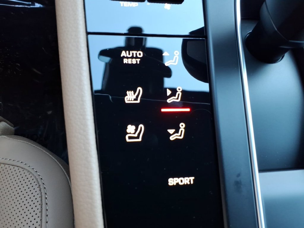 Certified 2026 Porsche Macan AWD/4WD image 29