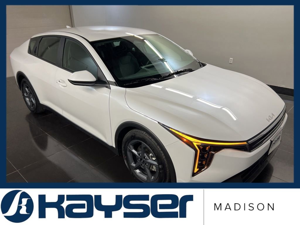 Used 2025 Kia K4 LXS image 1