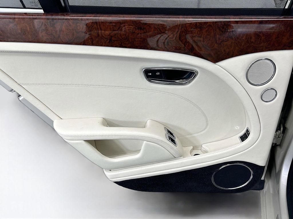 Used 2016 Bentley Mulsanne image 26