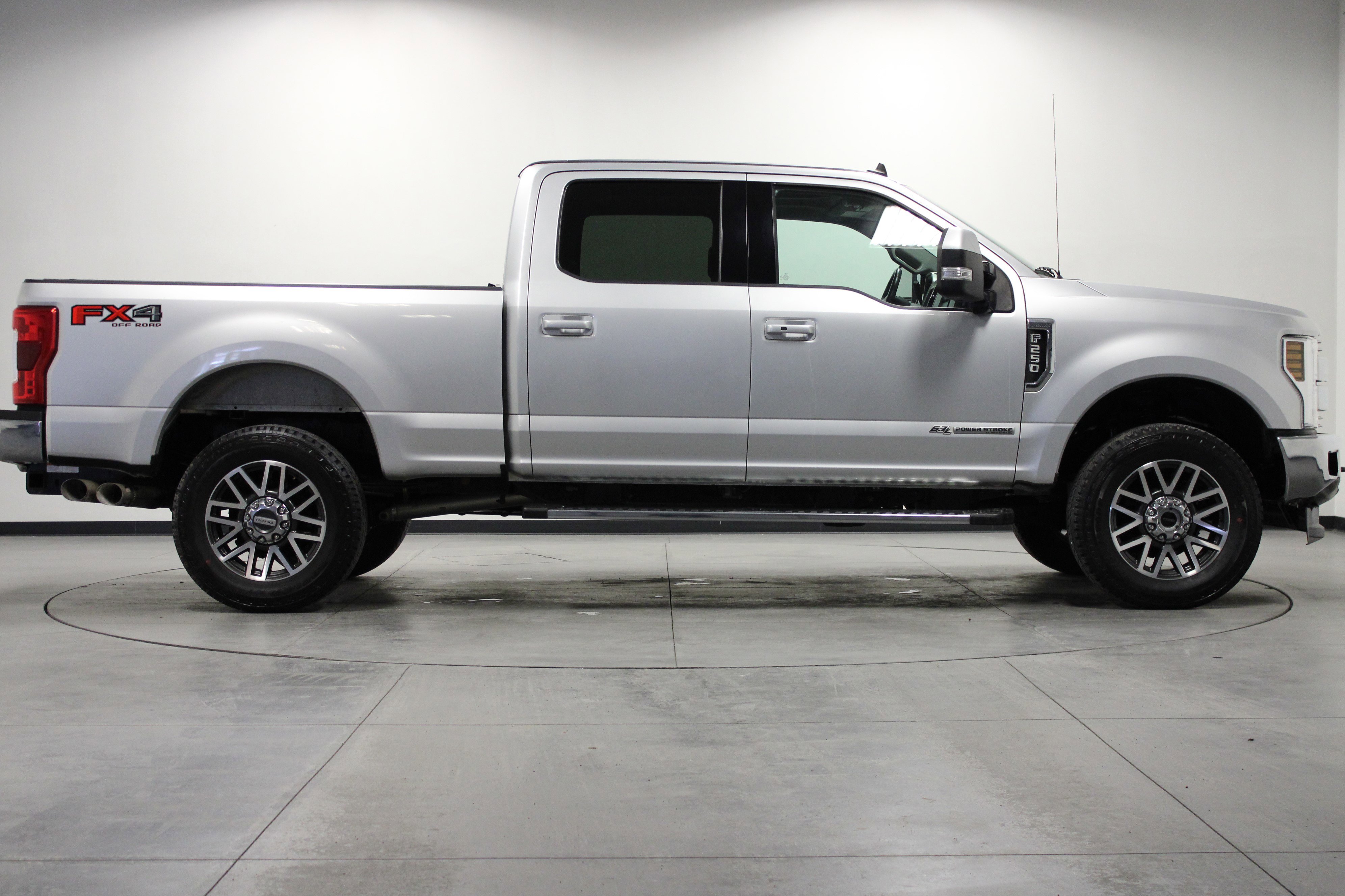 Used 2019 Ford F250 Lariat w/ Lariat Ultimate Package image 3