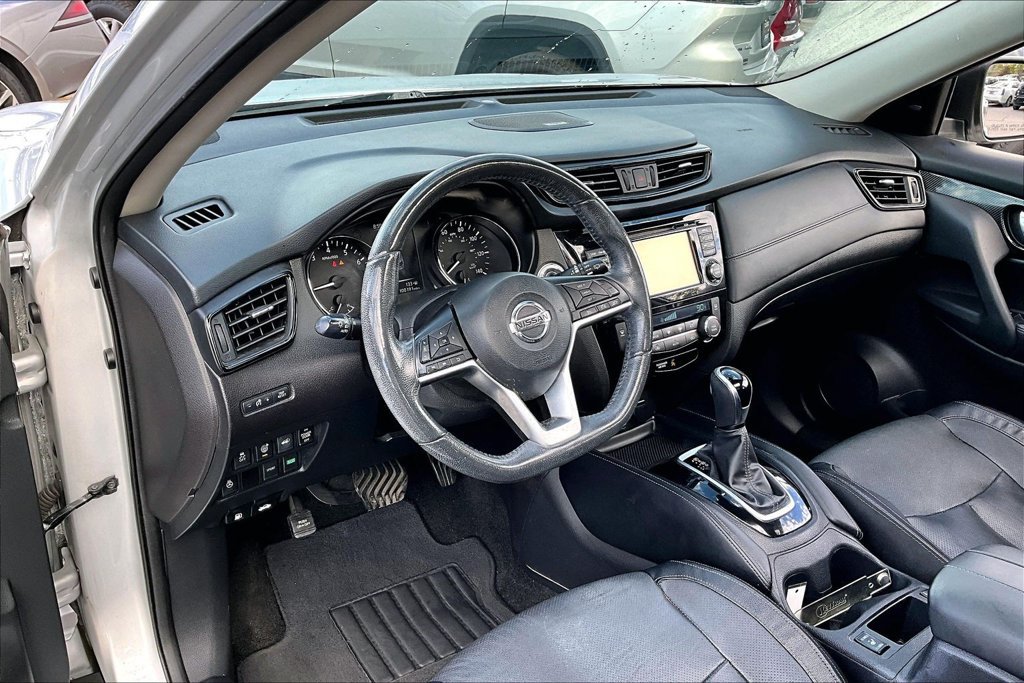 Used 2017 Nissan Rogue SL w/ SL Premium Package FWD image 11