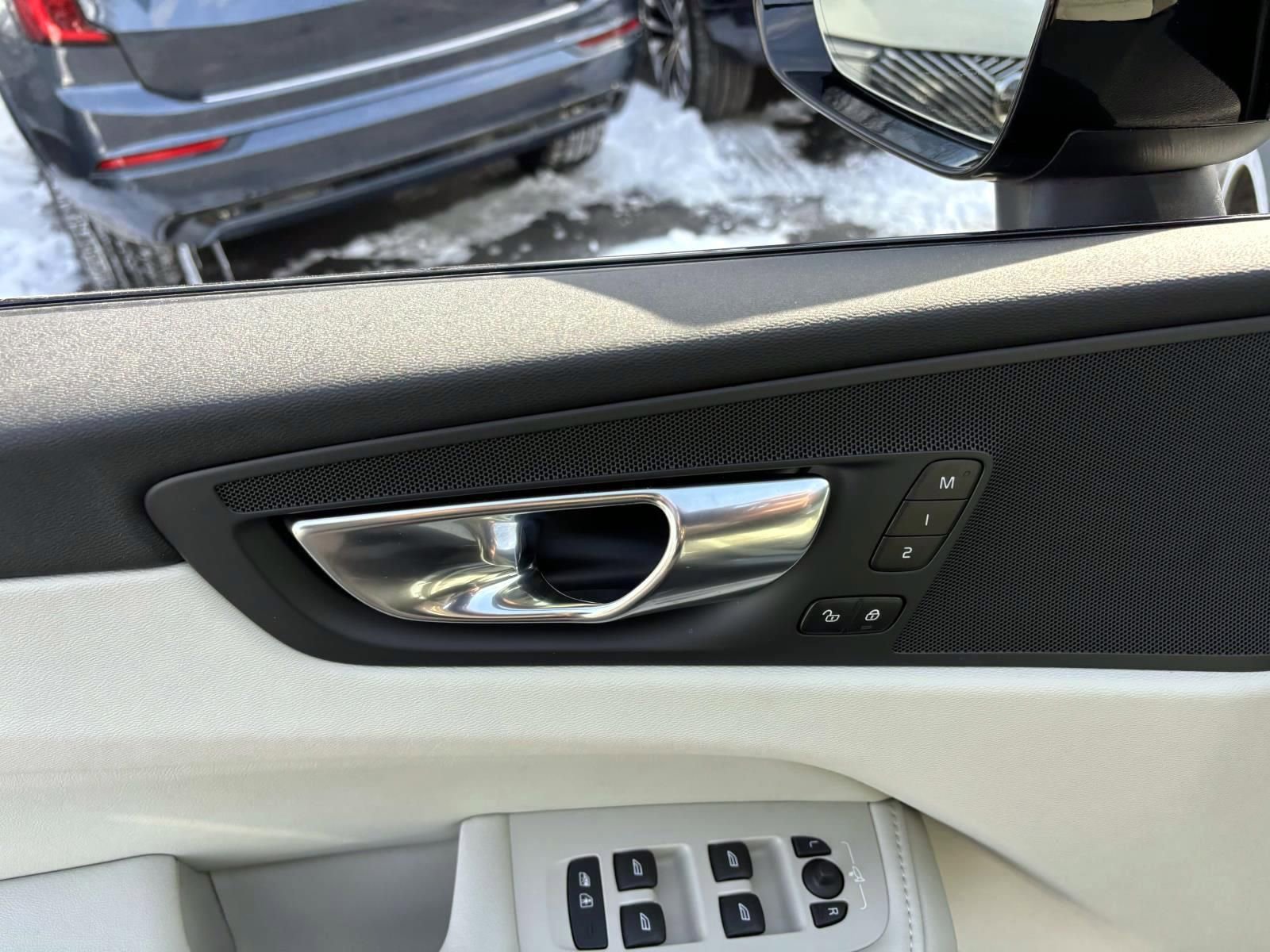 Used 2025 Volvo XC60 B5 Plus w/ Climate Package image 12