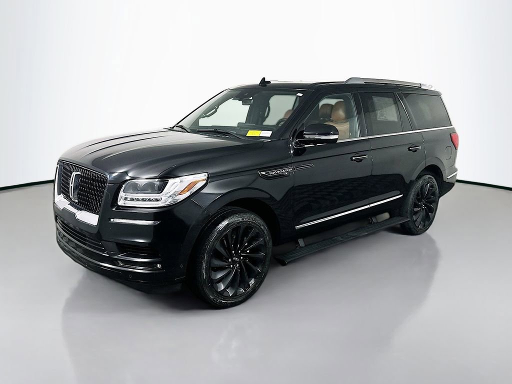 Used 2021 Lincoln Navigator Reserve image 3